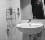 In-room Bathroom 6 Relaxing and Homey Studio Casa De Parco Apartment