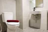 Toilet Kamar Minimalist Studio Room at Bintaro Icon Apartment