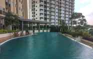 Kolam Renang 5 1BR with Working Space The Oasis Apartment Cikarang