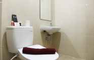 Toilet Kamar 7 Comfy Studio Room @ Oasis Apartment