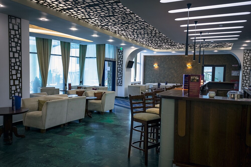 Bar, Kafe dan Lounge 3 Atrium Collection Hotel Predeal