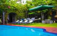 Kolam Renang 2 Palms Villa