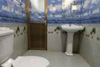 Toilet Kamar Blue Water Lily Yala