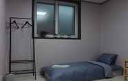 Kamar Tidur 5 We Home Guesthouse - Hostel