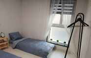 Kamar Tidur 6 We Home Guesthouse - Hostel