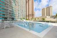 Swimming Pool Ilikai Tower 943 Condo - Walk to the Beach, Shops & Restaurants! by Redawning