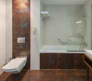 In-room Bathroom 5 Noah's Ark Deluxe Hotel & Spa