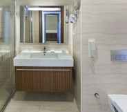 In-room Bathroom 7 Noah's Ark Deluxe Hotel & Spa