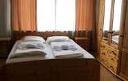 Bedroom 6 City Hotel-Garni