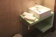 Bilik Mandi dalam Bilik Verdemar Guest House