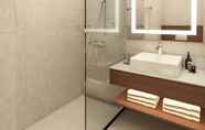 In-room Bathroom 5 Courtyard by Marriott Tampere City