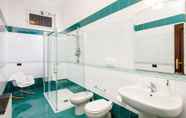 In-room Bathroom 5 Villa Lia
