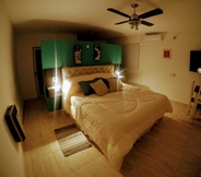 Bedroom 6 Arroyo Suite House