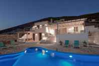 Swimming Pool Villa Livana Naxos