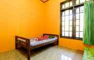 Kamar Tidur 6 Riana Homestay