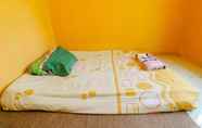 Kamar Tidur 6 Riana Homestay