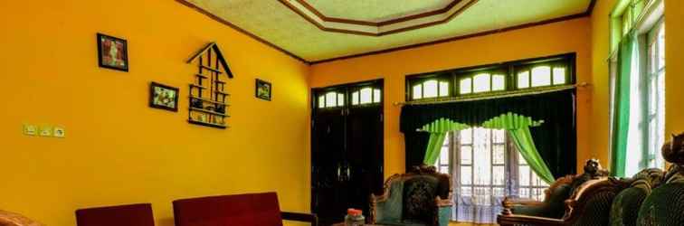 Lobby Riana Homestay