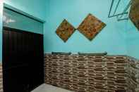 Toilet Kamar Riana Homestay