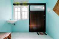 Toilet Kamar Riana Homestay