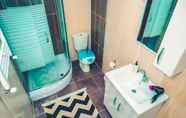 In-room Bathroom 7 Luxxu