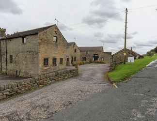 Exterior 2 Foxholes Farm