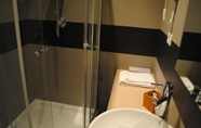 In-room Bathroom 7 Hotel La Tavernetta