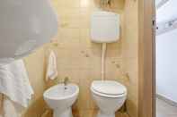 Toilet Kamar Bolognina Fair Functional Apartment