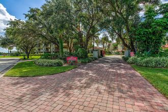 Exterior 4 Land's End 402 Building 6 Beachfront With Private Balcony!