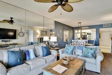 Common Space Land's End 402 Building 6 Beachfront With Private Balcony!