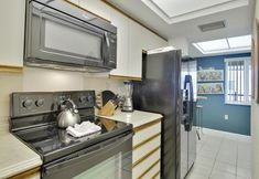 Bedroom 6 Land's End 402 Building 6 Beachfront With Private Balcony!