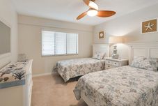 Bedroom Land's End 204 Building 10 Updated/gulf View/beside Pool