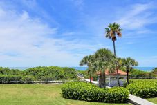 Common Space Land's End 204 Building 10 Updated/gulf View/beside Pool