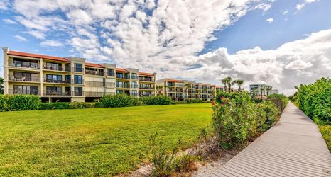 Bangunan 2 Land's End 303 Building 11 Beachfront With Private Balcony!