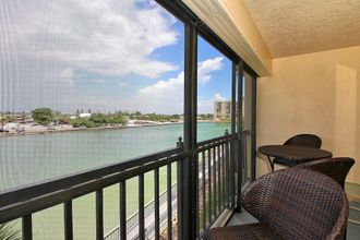 침실 4 Land's End 302 Building 4 Beautiful Updated Condo Amazing Views!