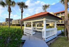 Exterior 7 Land's End 404 Building 10 Gorgeous Updates / Beachfront!