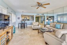 Ruang untuk Umum Land's End 206 Building 4 Updated Private Balcony Large Pool