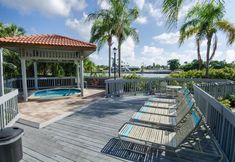 Kolam Renang 2 Land's End 206 Building 4 Updated Private Balcony Large Pool