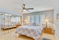 Bedroom 6 Land's End 206 Building 4 Updated Private Balcony Large Pool