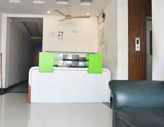 Lobby 2 ULO Peach Tree ECR