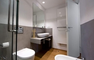 In-room Bathroom 5 MaVille