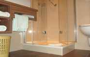 Toilet Kamar 4 Hotel Gasthof Stern