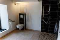 In-room Bathroom Au Dessus de Parady