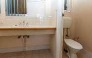 Toilet Kamar 2 Blue Seas Motel