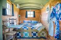 Bedroom Abbey Shepherds Hut, Eye