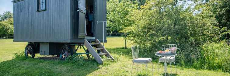 Exterior Abbey Shepherds Hut, Eye