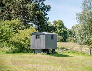 Exterior 2 Abbey Shepherds Hut, Eye