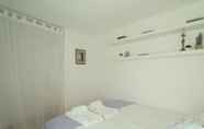 Bedroom 6 Light Filled Apartment near Chiado, By TimeCooler