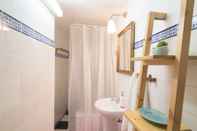 In-room Bathroom Light Filled Apartment near Chiado, By TimeCooler