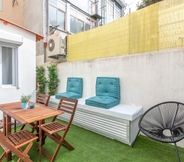 พื้นที่สาธารณะ 6 Sunny Apartment with Patio, By TimeCooler