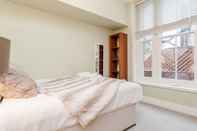 Bedroom Stylish 3 Bed 3 bath in Kens High St